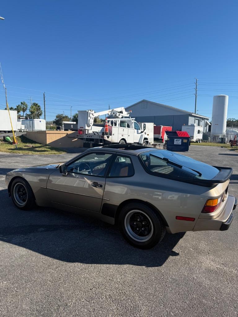1983 Porsche 944 - Photo 10