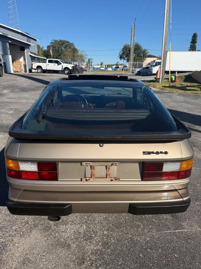 1983 Porsche 944 - Photo 7