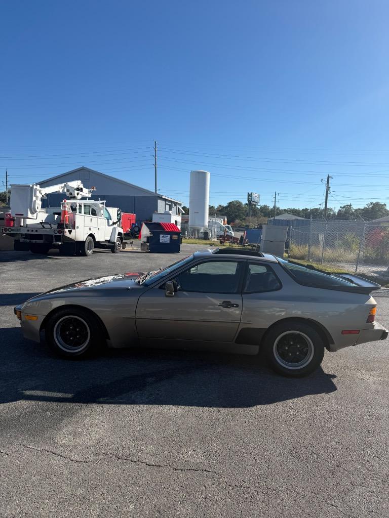 1983 Porsche 944 - Photo 11