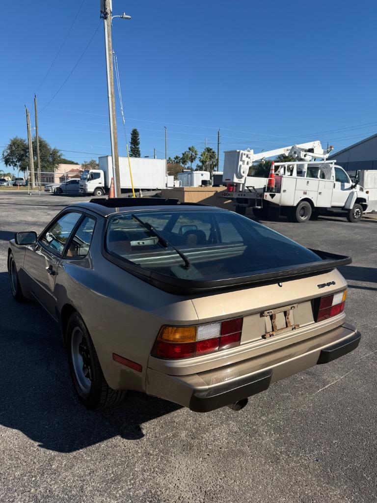 1983 Porsche 944 - Photo 9