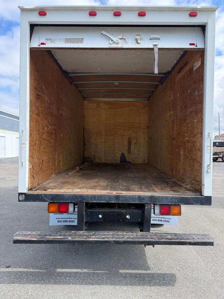 2012 Mitsubishi Fuso FE - Photo 7