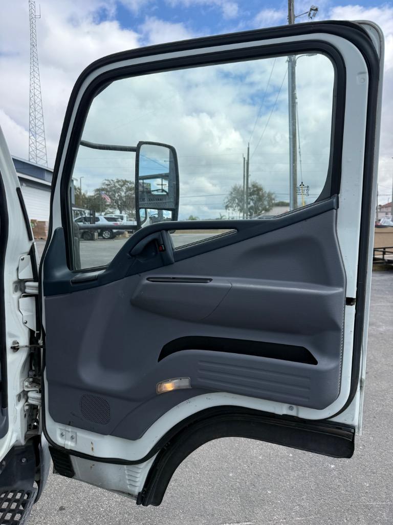2012 Mitsubishi Fuso FE - Photo 16