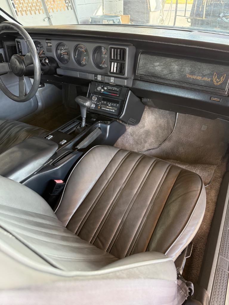 1985 Pontiac Firebird - Photo 20