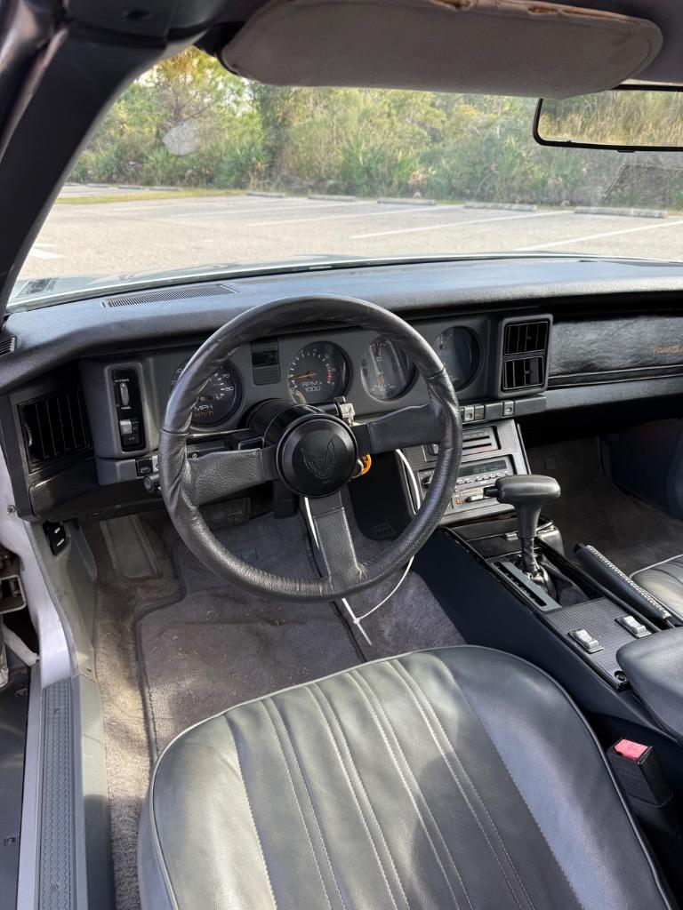 1985 Pontiac Firebird - Photo 16